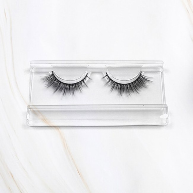 Magnetic x Magda Pieczonka – silk faux lashes on a band