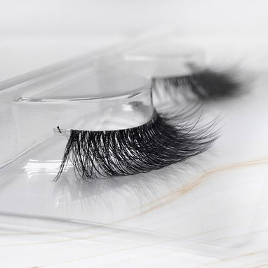 Majestic x Magda Pieczonka – silk faux lashes on a band