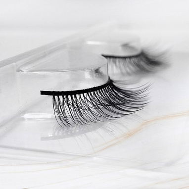 My my x Magda Pieczonka – silk faux lashes on a band