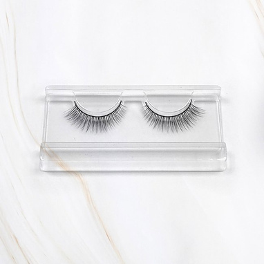 My my x Magda Pieczonka – silk faux lashes on a band