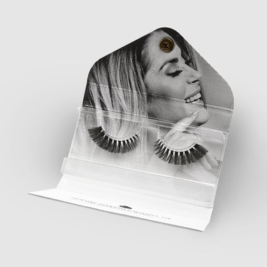 LOVENUE - Curled, silk faux lashes on a transparent band – No 1 VAMP by Magda Pieczonka
