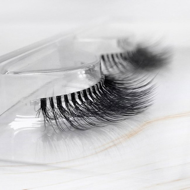 Mystical x Magda Pieczonka – silk faux lashes on a band